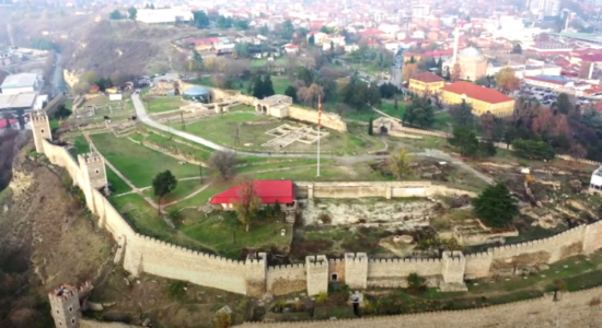 (VIDEO) Kalaja e Shkupit sërish mbetet një nga vendet më të bukura për turistët