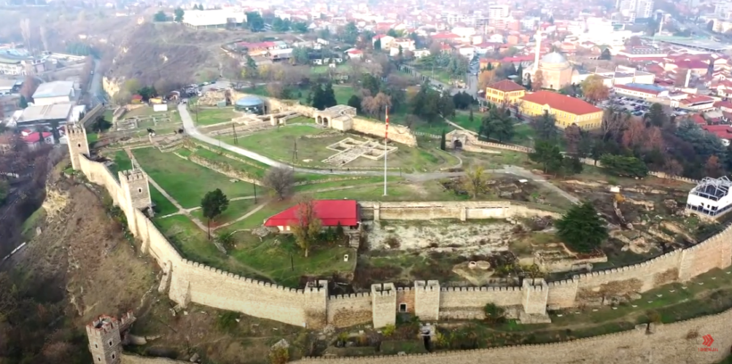 (VIDEO) Kalaja e Shkupit sërish mbetet një nga vendet më të bukura për turistët