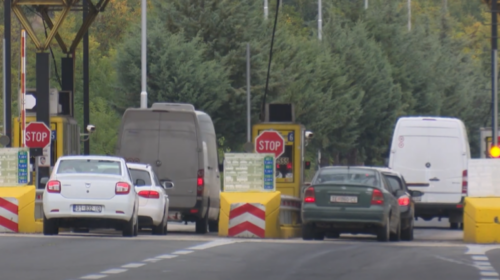 (VIDEO) Punonjësit e pikë pagesës Ramanli i kanë lënë policët të kalojnë 959 herë pa paguar