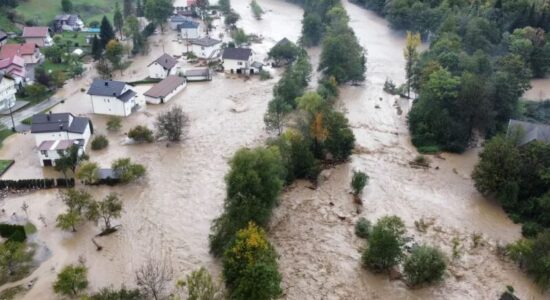 Kryqi i Kuq i Maqedonisë së Veriut ndihmon me 10 mijë euro të prekurit nga përmbytjet në Bosnjë