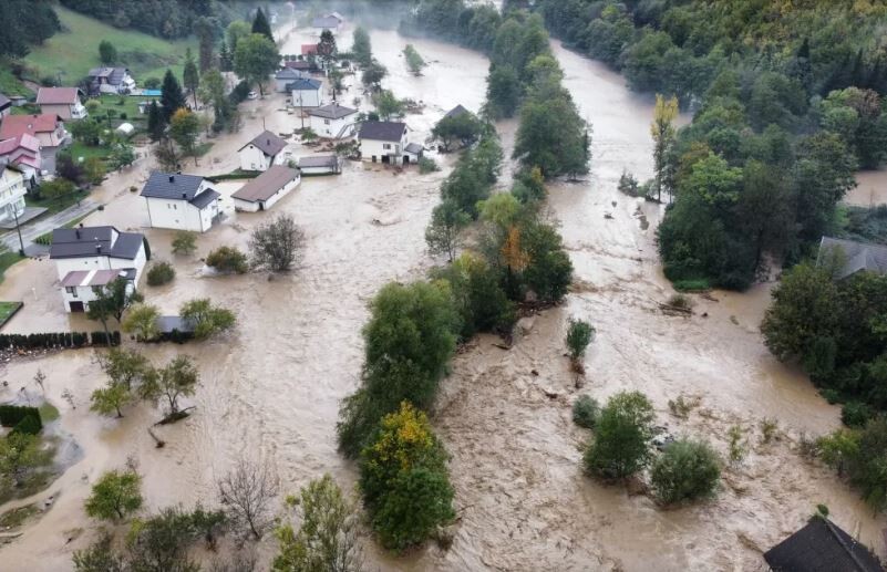 Kryqi i Kuq i Maqedonisë së Veriut ndihmon me 10 mijë euro të prekurit nga përmbytjet në Bosnjë