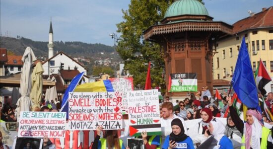 Sarajevë, qindra qytetarë marshojnë në mbështetje për Palestinën