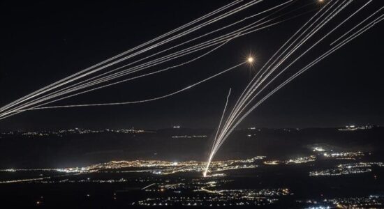 Hezbollahu lëshon ​raketa ndaj një baze ushtarake në Tel Aviv