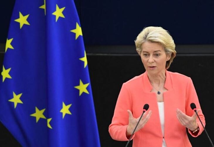 Von der Leyen viziton Shkupin, do të takohet me Siljanovskën dhe Mickoskin