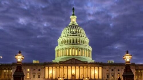 Republikanët marrin kontrollin e Senatit amerikan, Trump pritet t’i drejtohet mbështetësve në Florida