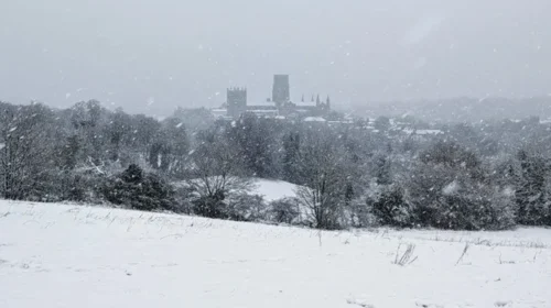 Stuhia ‘Bert’ godet Britaninë/ Stuhi ere, dëborë dhe shira të dendur, paralajmërime edhe për përmbytje