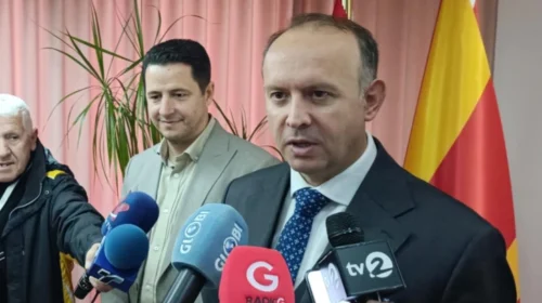 Gashi: Shkelja e flamurit të një bashkësie tjetër është në kundërshtim me interesat shtetërore