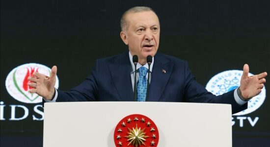 Erdoğan: Zbatimi i urdhëra’rresteve të gjykatës në Hagë, çelësi për rivendosjen e besimit në sistemin ndërkombëtar