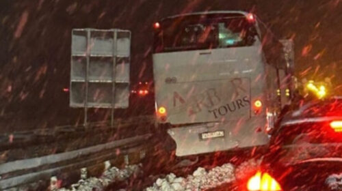 Aksi’dentohet autobusi nga Maqedonia е Veriut në Serbi për shkak të reshjeve të borës