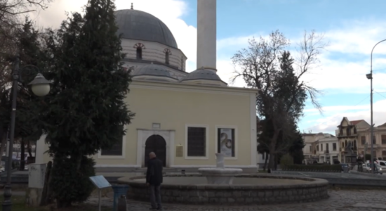 (VIDEO) Heshtje para Jeni Xhamisë që u bë “Muze”, dera e mbyllur interesim aspak