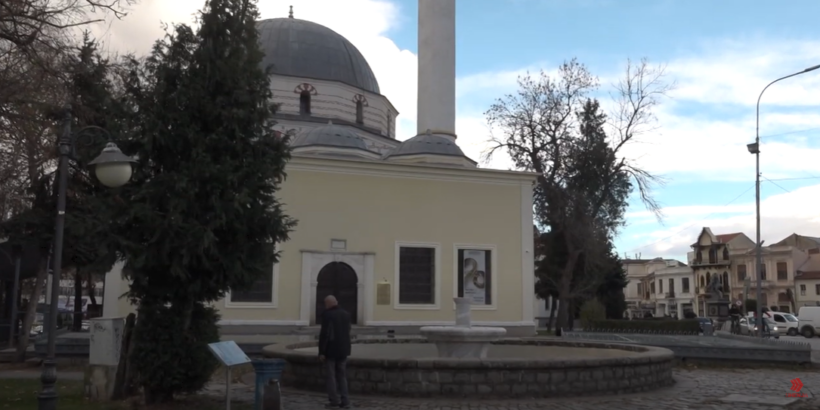 (VIDEO) Heshtje para Jeni Xhamisë që u bë “Muze”, dera e mbyllur interesim aspak