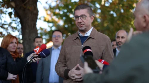 Mickoski: Për disa politikanë të opozitës së pari vijnë problemet që kanë të bëjnë me keqpërdorimet e mëdha të bëra në të kaluarën