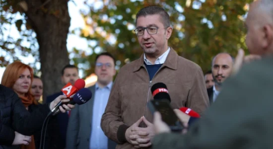 Mickoski: Për disa politikanë të opozitës së pari vijnë problemet që kanë të bëjnë me keqpërdorimet e mëdha të bëra në të kaluarën