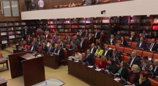 (VIDEO) Buxheti i vitit 2025 para deputetëve në komisionit parlamentar