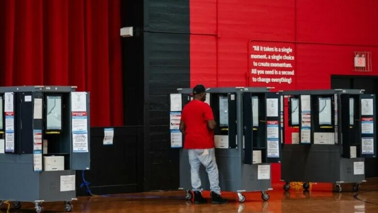 FBI: Kërcë’nimet me bom’ba në qendrat e votimit në SHBA duket se vijnë nga Rusia