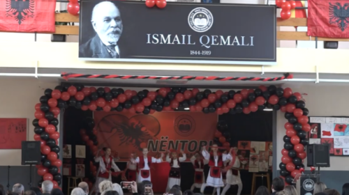 (VIDEO) Shkollat fillore dhe të mesme shënuan ditën e flamurit