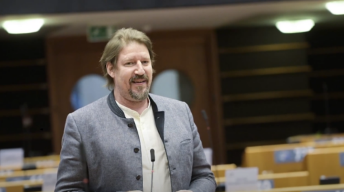 (VIDEO) Deputeti Thomas Waitz, raportues për RMV-në në Parlamentin Europian