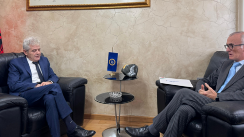 Ali Ahmeti priti ambasadorin italian Silvestri: Ndërhyrja ndaj gjuhës shqipe dhe Marrëveshjes së Ohrit rëndon situatën