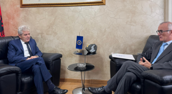 Ali Ahmeti priti ambasadorin italian Silvestri: Ndërhyrja ndaj gjuhës shqipe dhe Marrëveshjes së Ohrit rëndon situatën