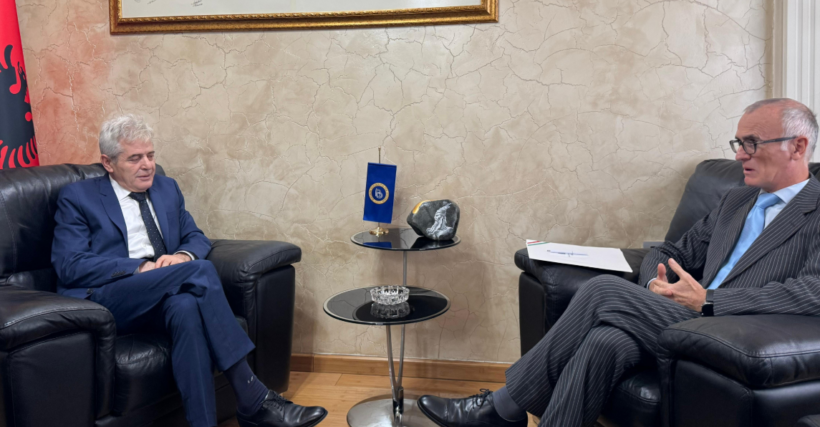 Ali Ahmeti priti ambasadorin italian Silvestri: Ndërhyrja ndaj gjuhës shqipe dhe Marrëveshjes së Ohrit rëndon situatën