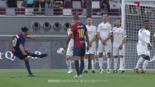 (VIDEO) Klasi i Ronaldinjos nuk vdes kurrë! Shihni supergolin me goditje dënimi në “El Clasico” të legjendave