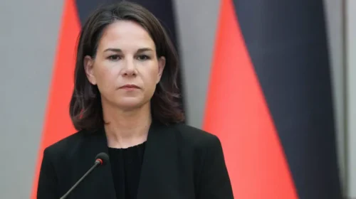 Baerbock shkon në Kiev, premton vazhdimin e mbështetjes për Ukrainën