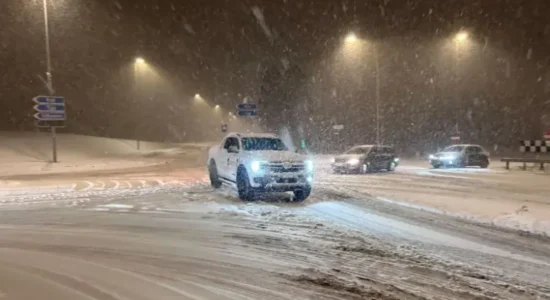 Bora paralizon qarkullimin në shumë vende të Zvicrës