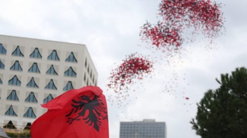 (VIDEO) Partitë politike shqiptare dhe kryetarët e tyre urojnë 28 nëntorin