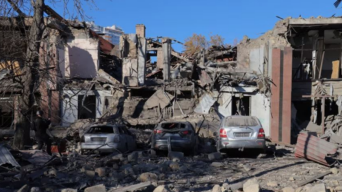 Rusia sulm’on me dro’në e rak’eta disa qytete të Ukrainës