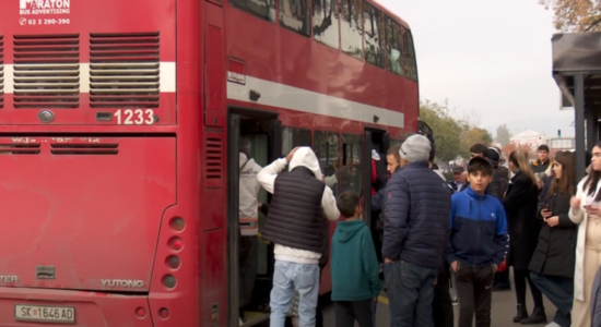 (VIDEO) Mungesa e transportit publik, Janevska: Nuk lejohet që të pengohet e drejta e nxënësve për t’u arsimuar