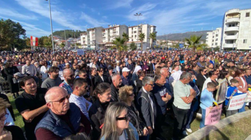 Vdekja e nënës shqiptare në maternitet, mijëra qytetarë protestojnë në Mal të Zi