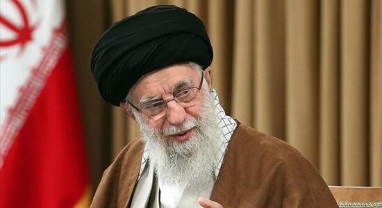 Udhëheqësi iranian Khamenei kërkon dënim me vde’kje për Netan’yahun