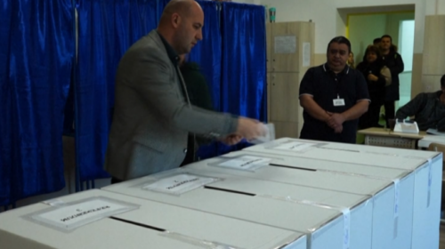 Zgjedhjet presidenciale në Rumani, kandidati pa parti fiton raundin e parë vetëm me…Tiktok