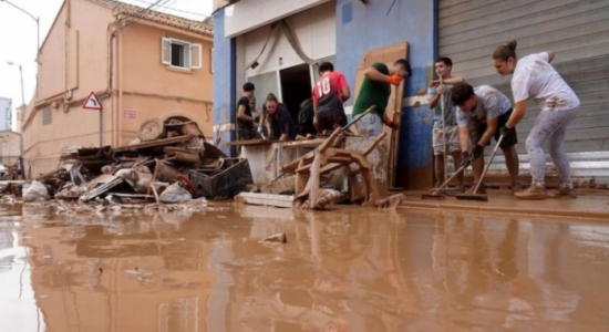 Ngrihet sërish alarmi për përmbytje në Spanjë! Valencia i ngjan një zone luf’te