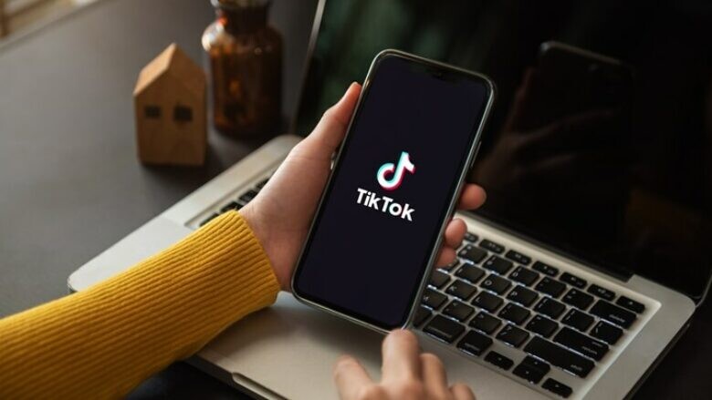 TikTok reagon ndaj ndalimit të përdorimit të rrjeteve sociale nën moshën 16-vjeçare në Australi