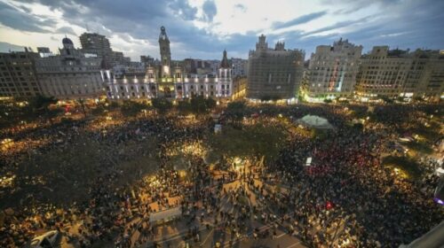 Përmbytjet me 220 viktima në Valencia, shpërthejnë protestat