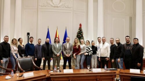 VLEN zgjidh statusin e punonjësve dhe artistëve të Ansamblit Shtetëror të Këngëve dhe Valleve Shqipe