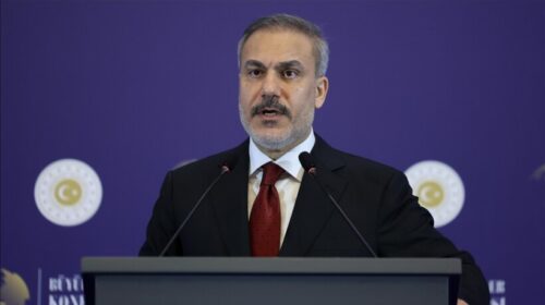 Fidan: Turqia do të vlerësojë kushtet për rihapjen e ambasadës në Siri