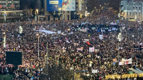 Detaje nga protesta në Beograd, kërkohet përgjegjësi për incidentin në Novi Sad