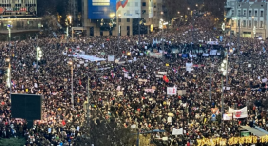 Detaje nga protesta në Beograd, kërkohet përgjegjësi për incidentin në Novi Sad