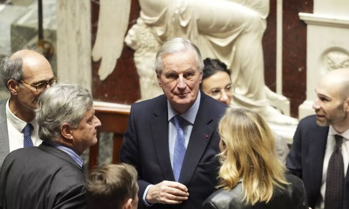 Rrëzohet me vota në Parlament qeveria në Francë