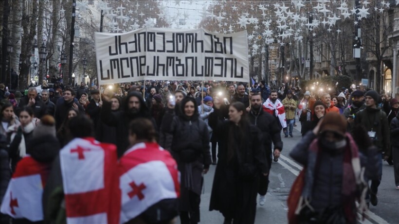 Gjeorgji, mijëra njerëz në protestë përpara inaugurimit të diskutueshëm presidencial