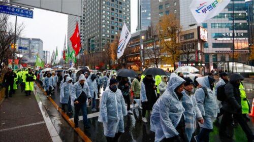 Kore e Jugut, vazhdojnë protestat kundër presidentit pas shpalljes së dështuar të ligjit ushtarak