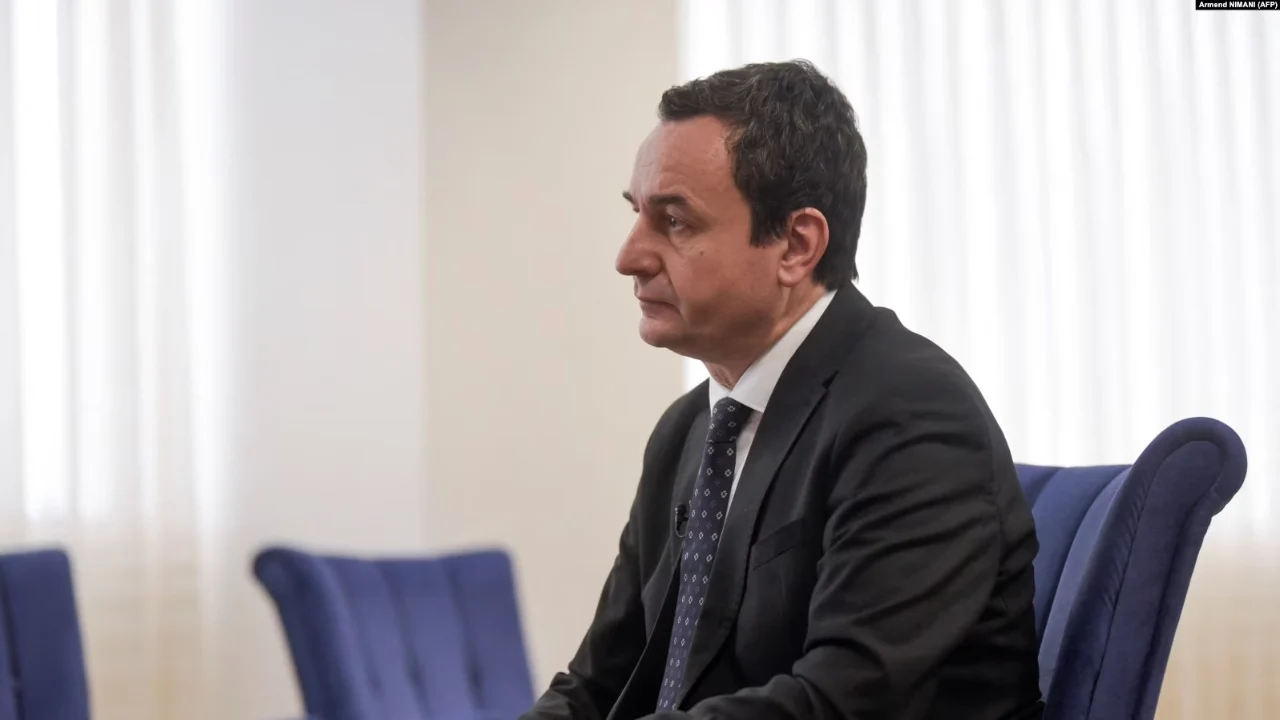 Kurti arrin në Kuvend për takimin me liderët: Ta shohim kush po vjen, pastaj flasim