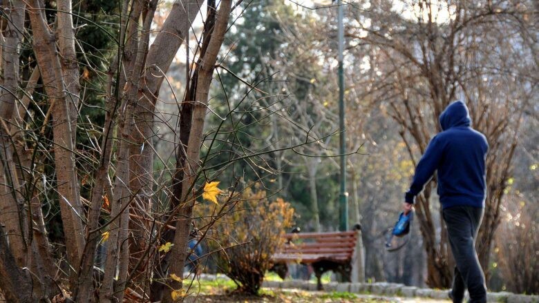 Deri të premten mot stabil, gjatë fundjavës priten reshje të shiut