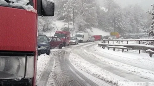 LAMM: Ndalesë për qarkullim të automjeteve të rënda transportuese në aksin rrugor Tetovë-Kodra e Diellit