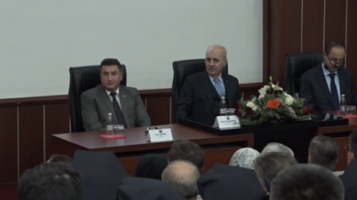 (VIDEO) Kryetari i Kuvendit të Turqisë mbajti fjalim para studentëve të UT-së