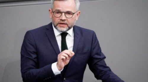 Roth: Solidarizohem me studentët që po e luft’ojnë autokracinë në Serbi