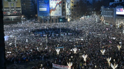 “Vuçiq ik”, protestë masive në Beograd, studentëve u bashkohen edhe fermerë e artistë