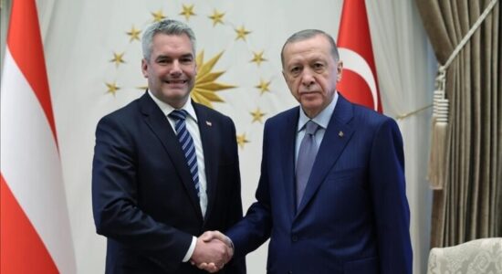 Presidenti turk dhe kancelari austriak diskutojnë të ardhmen e Sirisë dhe kthimin e refugjatëve